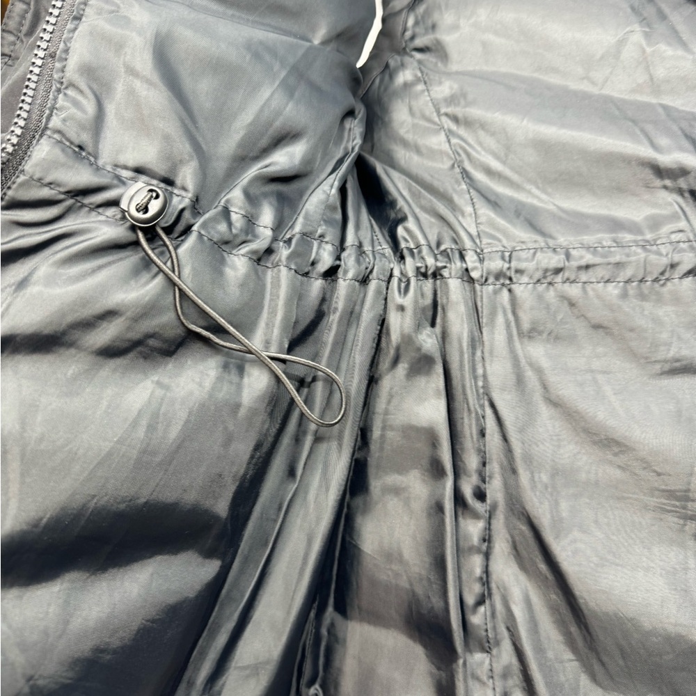 GAP Women's Black Puffer Vest - Picture 3 of 4